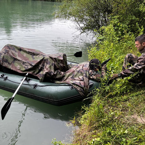 Embarcation camouflée, position d'attente