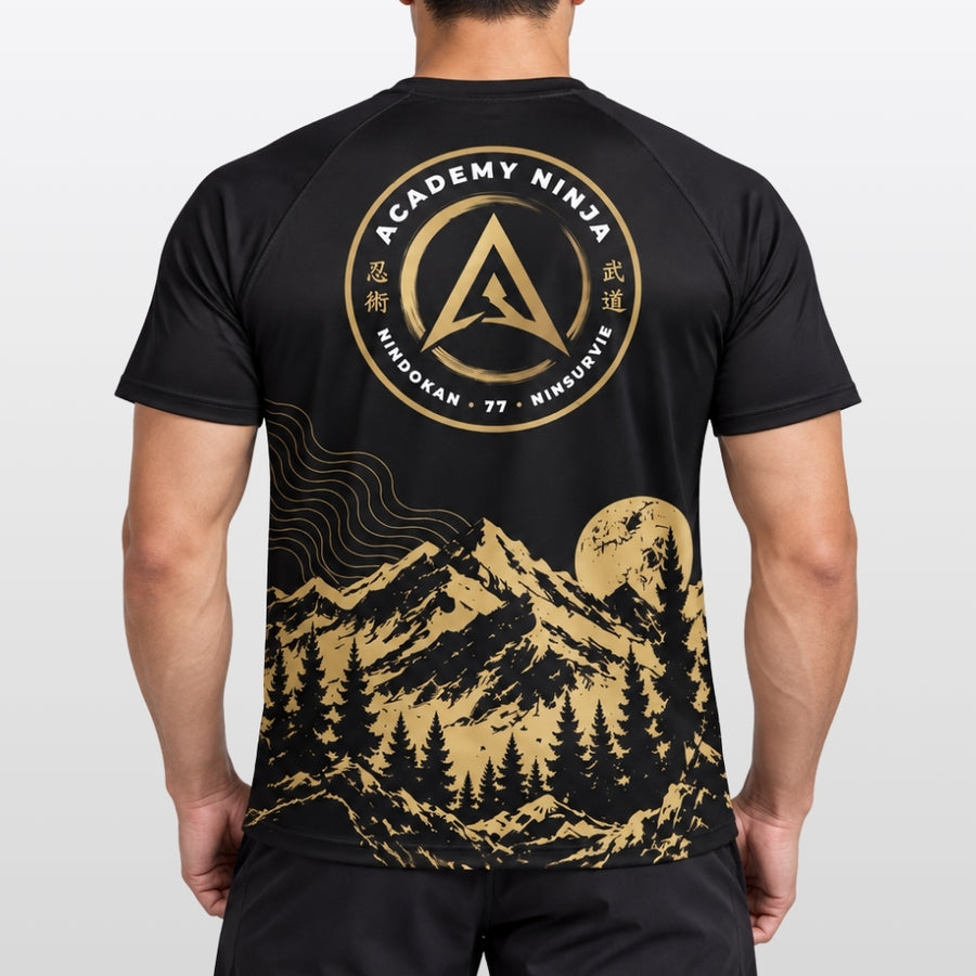 T-shirt technique Academy Ninja noir et or porté, vue de dos
