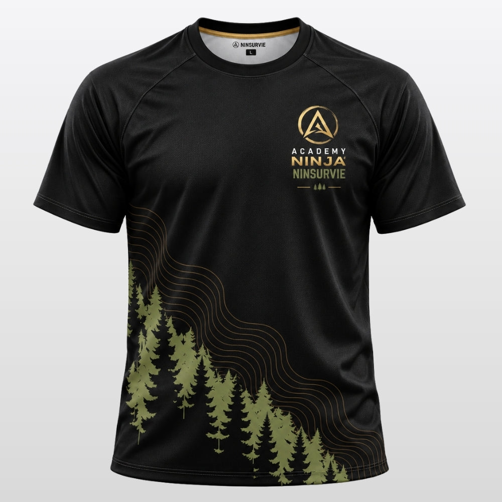 T-shirt technique NINSURVIE noir et kaki, face avant avec forêt et courbes de niveau dorées